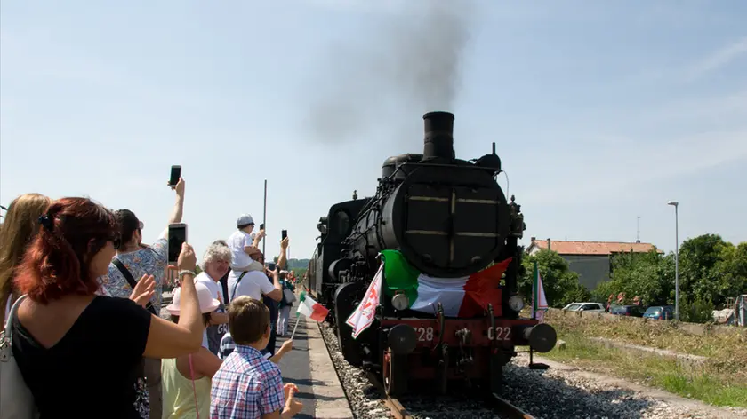 Il treno storico lungo la linea Sacile-Gemona (Petrussi)