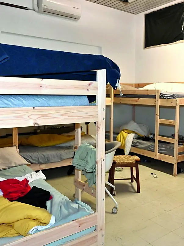 Gli spazi angusti in cui dormivano i lavoratori clandestini