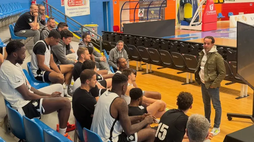 Visita a sorpresa del presidente Pedone alla squadra