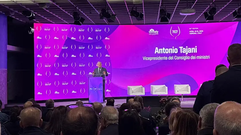 Il ministro Tajani all'apertura del Vinitaly