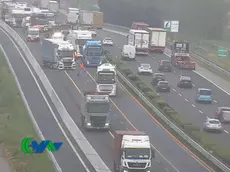 Uno dei due incidenti tra tir in A4 direzione Milano