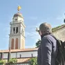 L’arcivescovo Riccardo Lamba e il campanile di Santa Maria a Udine (foto Petrussi)