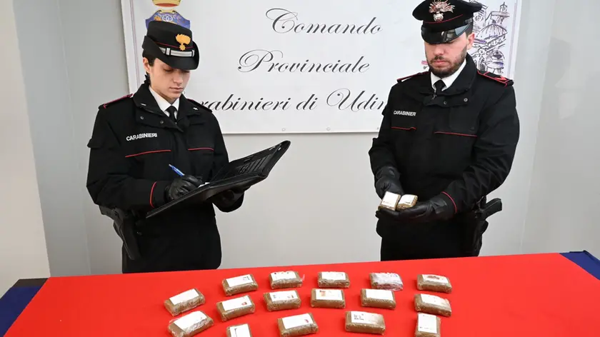 La droga sequestrata dai carabinieri del Nucleo Radiomobile di Udine