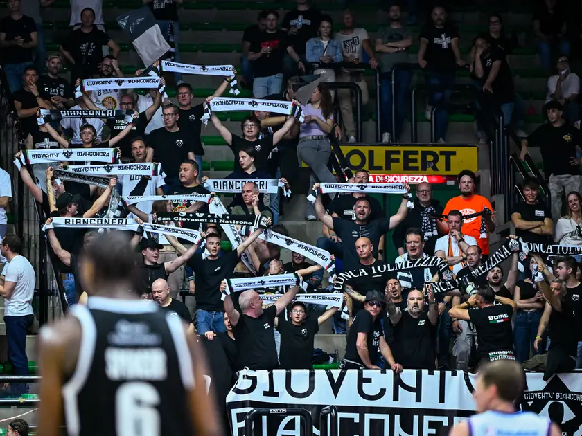 I tifosi dell’Apu ora sono alla finestra