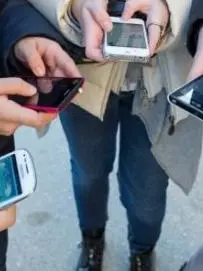 Giovani e social network: esiste un'età giusta per cominciare? Ecco il nostro sondaggio