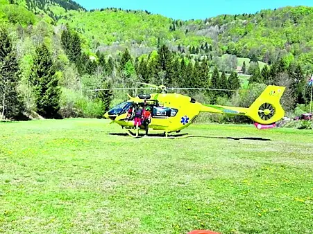 L’intervento dei mezzi di soccorso sul luogo dell’incidente a Paluzza