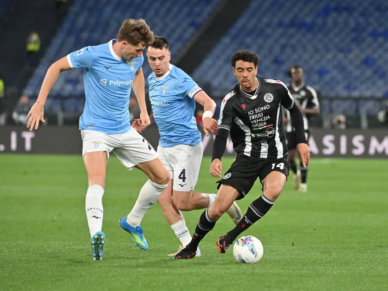 Il bianconero Arthur Atta in azione: suo il gol del 2-2 in casa della Lazio (foto Petrussi)