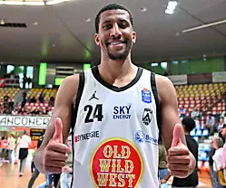 Un sorridente Dawkins: è papà ©Foto Petrussi