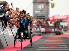 Alex Zanardi, prima campione di automobilismo e poi di ciclismo paralimpico, si è spento nella serata del 1° maggio. A giugno 2020 era rimasto coinvolto in un gravissimo incidente proprio in handbike durante una staffetta benefica e da allora non si era più ripreso. Ecco una selezione di foto della sua lunghissima carriera.