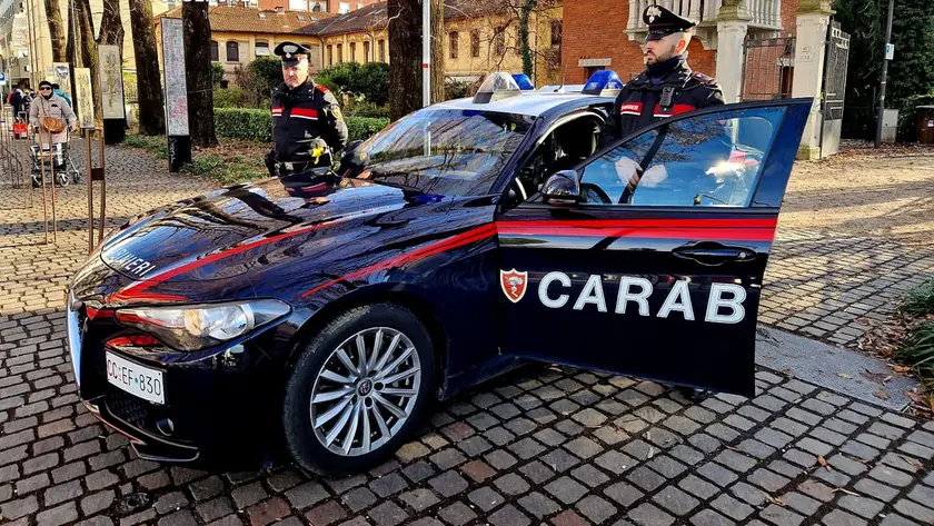 Satura la casa di gas e minaccia di farla esplodere: salvato dai carabinieri