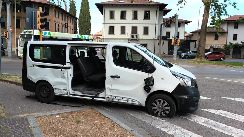 https://images.messaggeroveneto.it/view/acePublic/alias/contentid/1qx01ma6cmah54lk9m5/0/bus-jpg.webp?f=16%3A9&amp;w=840