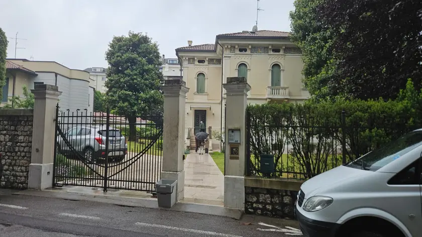 https://images.messaggeroveneto.it/view/acePublic/alias/contentid/1qxt1gfwwmad18uvdec/0/villa1-jpg.webp?f=16%3A9&amp;w=840