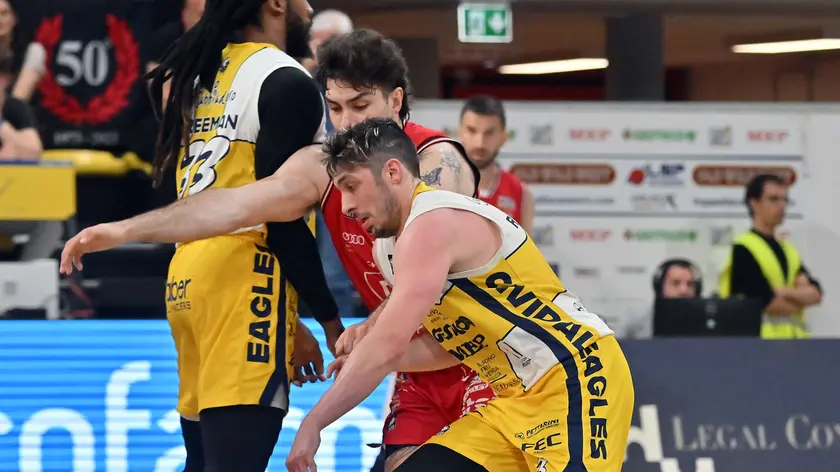 https://images.messaggeroveneto.it/view/acePublic/alias/contentid/1qyo06j1agqnp1ol50f/0/copia-di-copy-of-cividale-17-aprile-2026-basket-a2-gesteco-cividale-vs-rimini-foto-petrussi.webp?f=16%3A9&amp;w=840