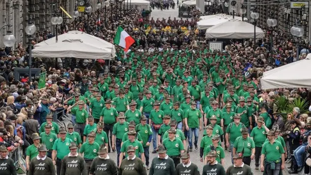 https://images.messaggeroveneto.it/view/acePublic/alias/contentid/1r0stim3i0zljj7qhhx/0/alpini-jpg.webp?f=16%3A9&amp;w=840