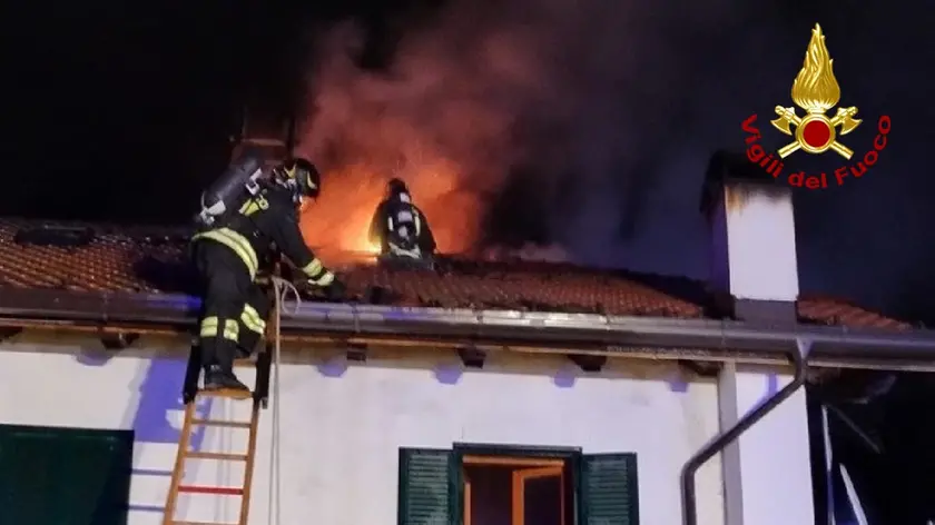 https://images.messaggeroveneto.it/view/acePublic/alias/contentid/1r0thkatpjcwt0azn0x/0/fuoco2-jpg.webp?f=16%3A9&amp;w=840