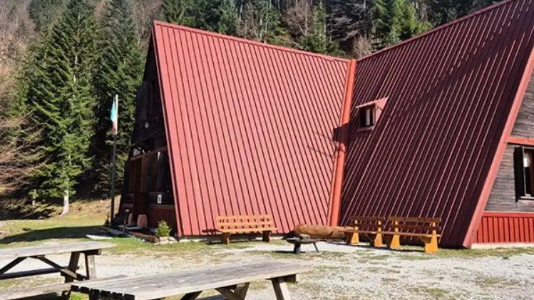 https://images.messaggeroveneto.it/view/acePublic/alias/contentid/1r0uq13ldb5lynwh0x4/0/rifugio-jpg.webp?f=16%3A9&amp;w=840