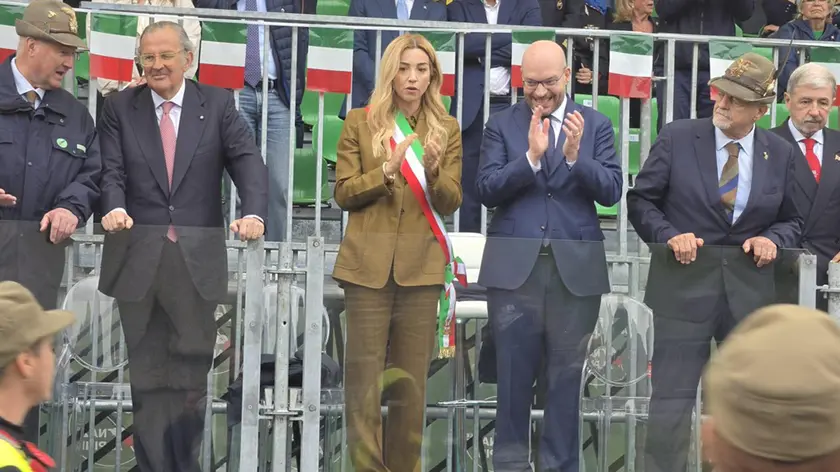 https://images.messaggeroveneto.it/view/acePublic/alias/contentid/1r11d6k0kdfvvv0ygeb/0/copia-di-copy-of-novantasettesima-adunata-alpini-genova.webp?f=16%3A9&amp;w=840