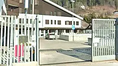 Entra nella caserma della polizia e ruba il monopattino della figlia della dirigente: donna condanna a 1 anno e 10 mesi