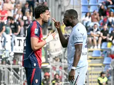Davis chiede spiegazioni al cagliaritano Dossena, accusato di insulti razzisti (foto Petrussi)