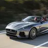Una fiammante Jaguar cabriolet