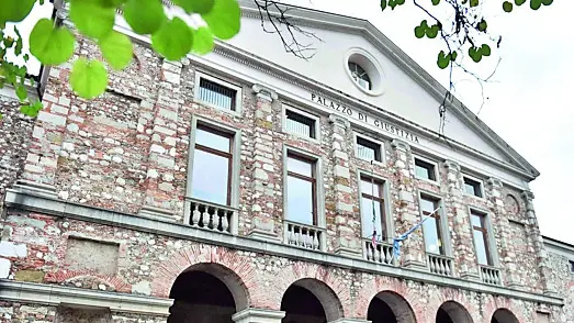 La sede del tribunale di Udine in una foto d’archivio