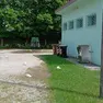 I sacchi di rifiuti sparpagliati nell’area del campo sportivo