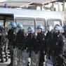 Gli agenti della Celere schierati all'esterno dello stadio Friuli