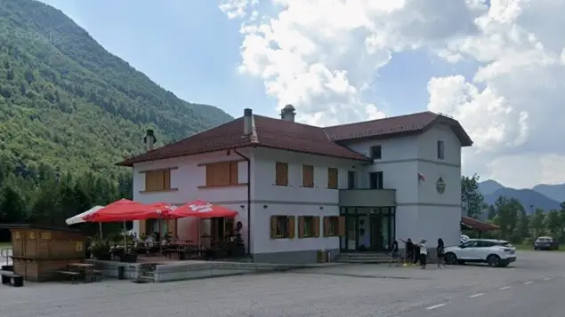 Giovani morti in montagna, la testimonianza: «Quelle due Vespe ferme nel parcheggio per giorni»