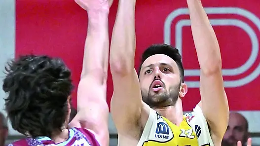 Luca Campogrande al tiro in sospensione (foto Petrussi)