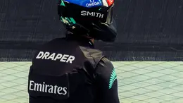 La collaborazione tra Dainese e Emirates Team New Zealand per un nuovo giubbotto di salvataggio personalizzato