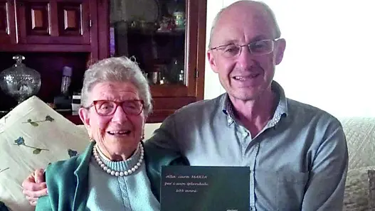 Maria Visintini con il presidente degli Amis di Grupignan Paussa