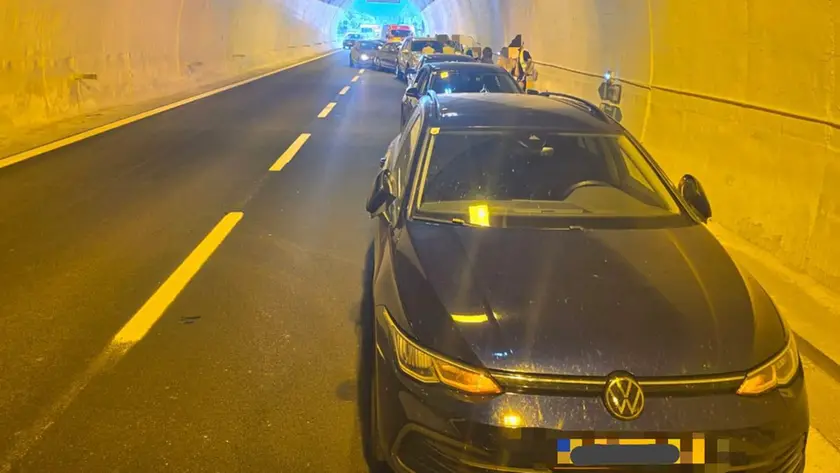 I veicoli coinvolti nell'incidente all'interno della galleria Dogna nord, tra Carnia e Pontebba
