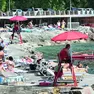 Bagnini al lavoro a Miramare allo stabilimento Sticco a Trieste