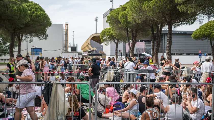 L'attesa a Lignano per il concerto di Tiziano Ferro (Simone De Luca)