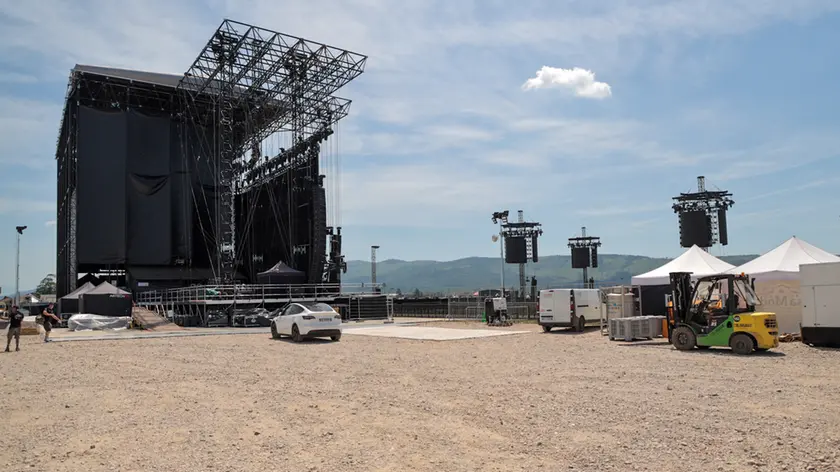Il palco del concerto di Cremonini (Tibaldi)