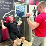 Antonio impegnato in palestra: ama lo sport sin da piccolo