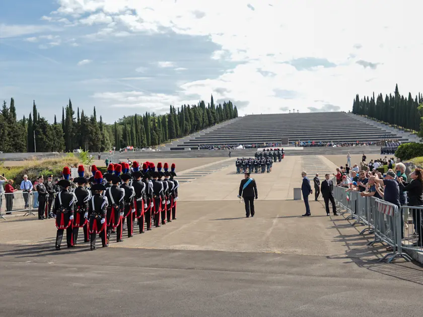 Presente alle celebrazioni per la Festa della Repubblica il ministro Mazzi (Foto Tibaldi)