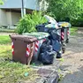 Accatastamenti di rifiuti vengono segnalati in più aree della città