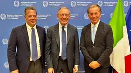 Il presidente dell’Adsp Consalvo, il ministro Urso e l’assessore regionale Scoccimarro