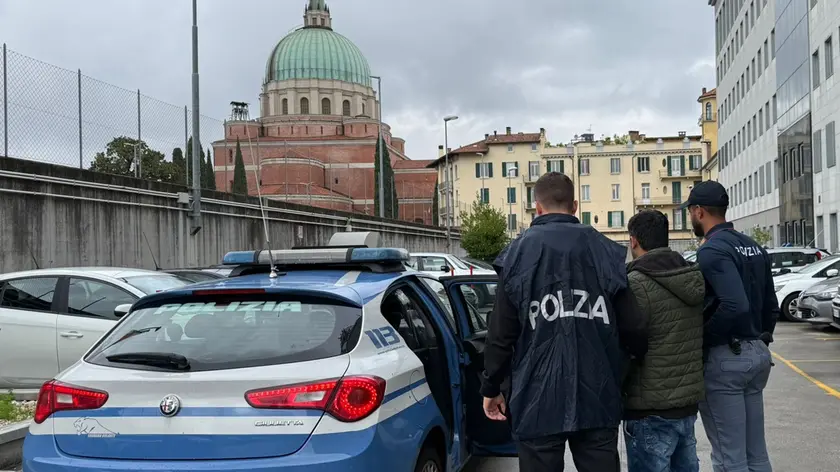 Espulso e rientrato illegalmente in Italia dopo cinque giorni: arrestato a Udine rumeno con molti precedenti