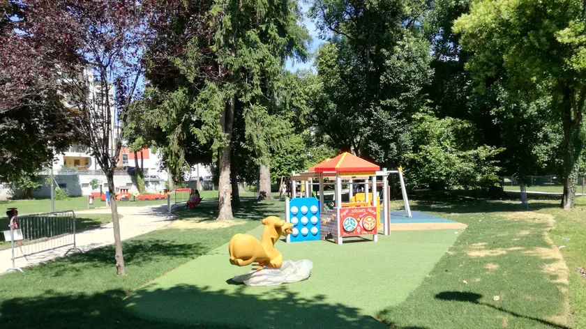 Cordenons. I giochi del parco Robinson rovinati dai vandali.