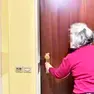 Almeno tre le porte forzate e decine quelle segnate in un complesso residenziale di Udine