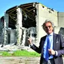 Il presidente di Udine Esposizioni, Antonio Di Piazza, davanti al PalaAste in demolizione (foto Petrussi)