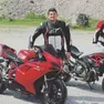 Giacomo Lazzarin, morto a 35 anni. A fianco la sua moto distrutta