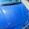 La svastica incisa sul cofano dell’auto del turista tedesco