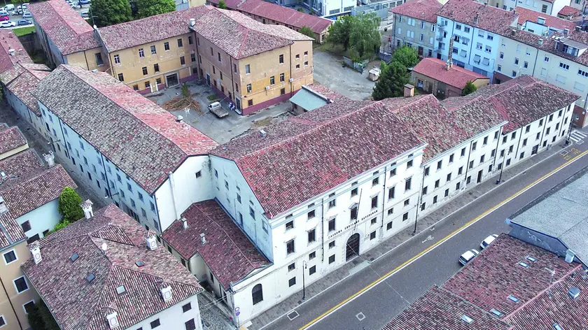 Una veduta aerea dell’ex caserma Savorgnan tra via Aquileia e viale Ungheria a Udine ©Foto Petrussi