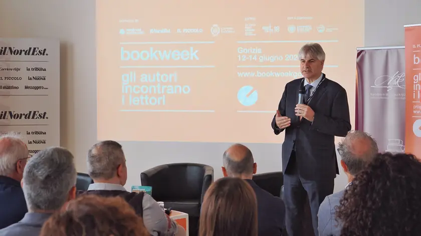 Il condirettore Nem con delega a Il Piccolo Alberto Bollis all'inaugurazione di Bookweek Gorizia. Foto Tibaldi