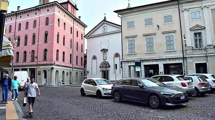 Tra i lavori pubblici principali ci sono piazza San Cristoforo (nella foto), il cavalcavia Simonetti e villa Toppan