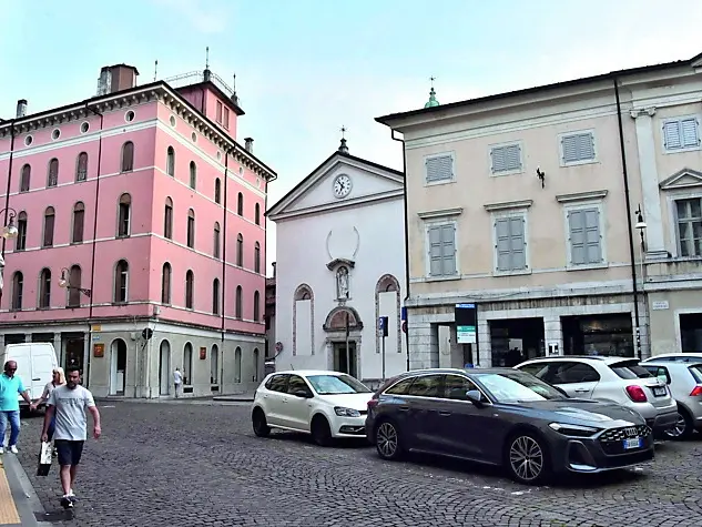 Tra i lavori pubblici principali ci sono piazza San Cristoforo (nella foto), il cavalcavia Simonetti e villa Toppan