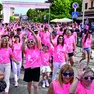 La gioia dei 1.200 alla camminata benefica per sostenere il Cro di Aviano (foto Favaretto / Petrussi)